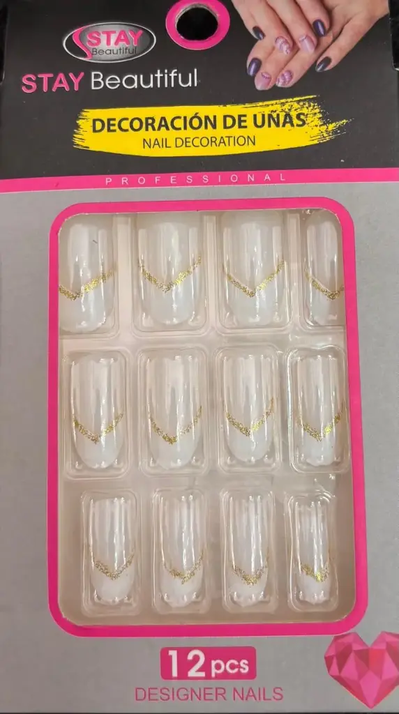 UNAS POSTIZAS DE MUJER 