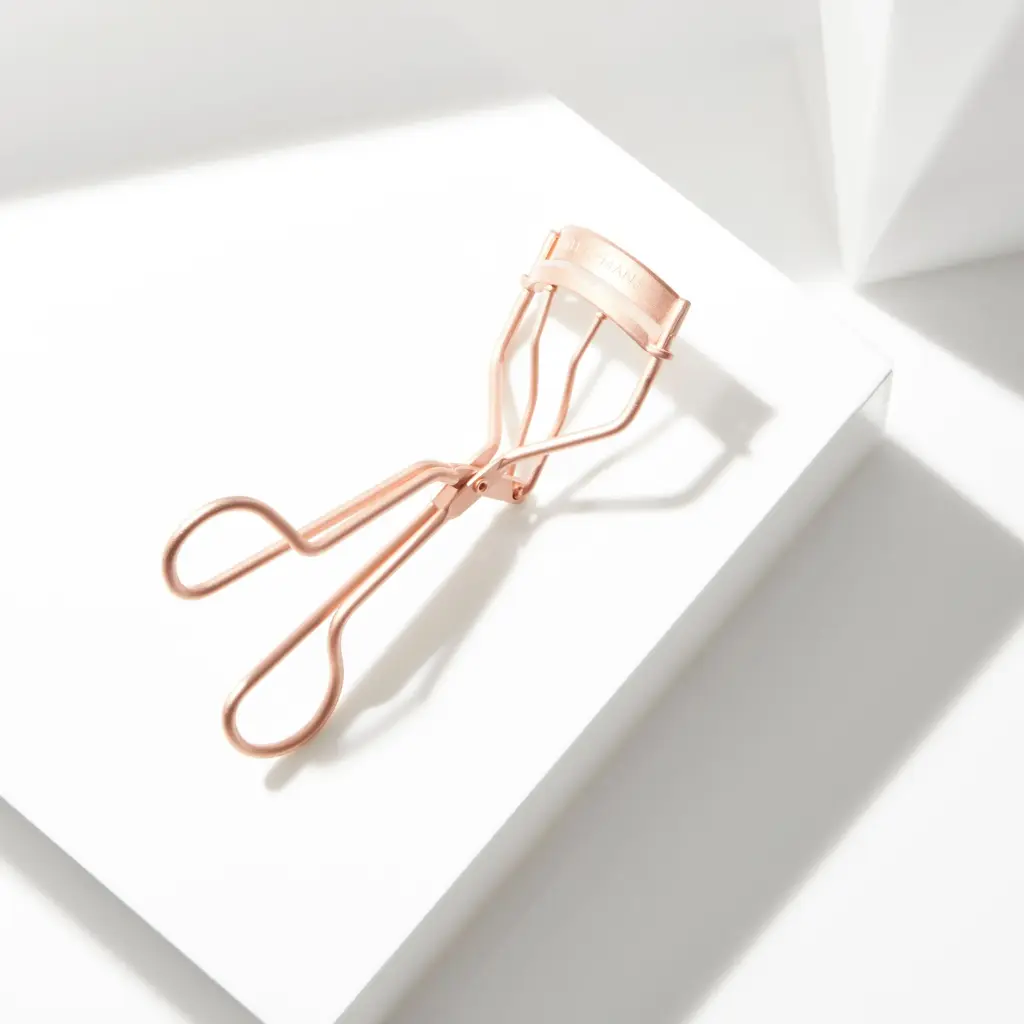 EYELASH CURLER CON REPUESTO COLOR ORO ROSA
